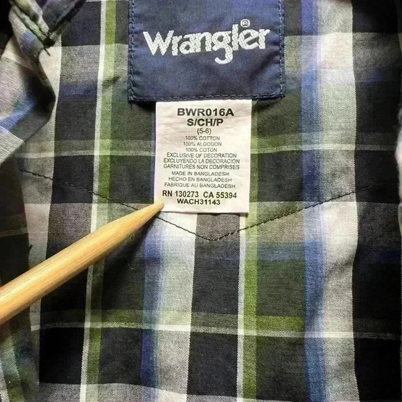 Wrangler Boys Long Sleeve Dress shirt. Size Small (5-6) A0048 - Picture 3 of 3